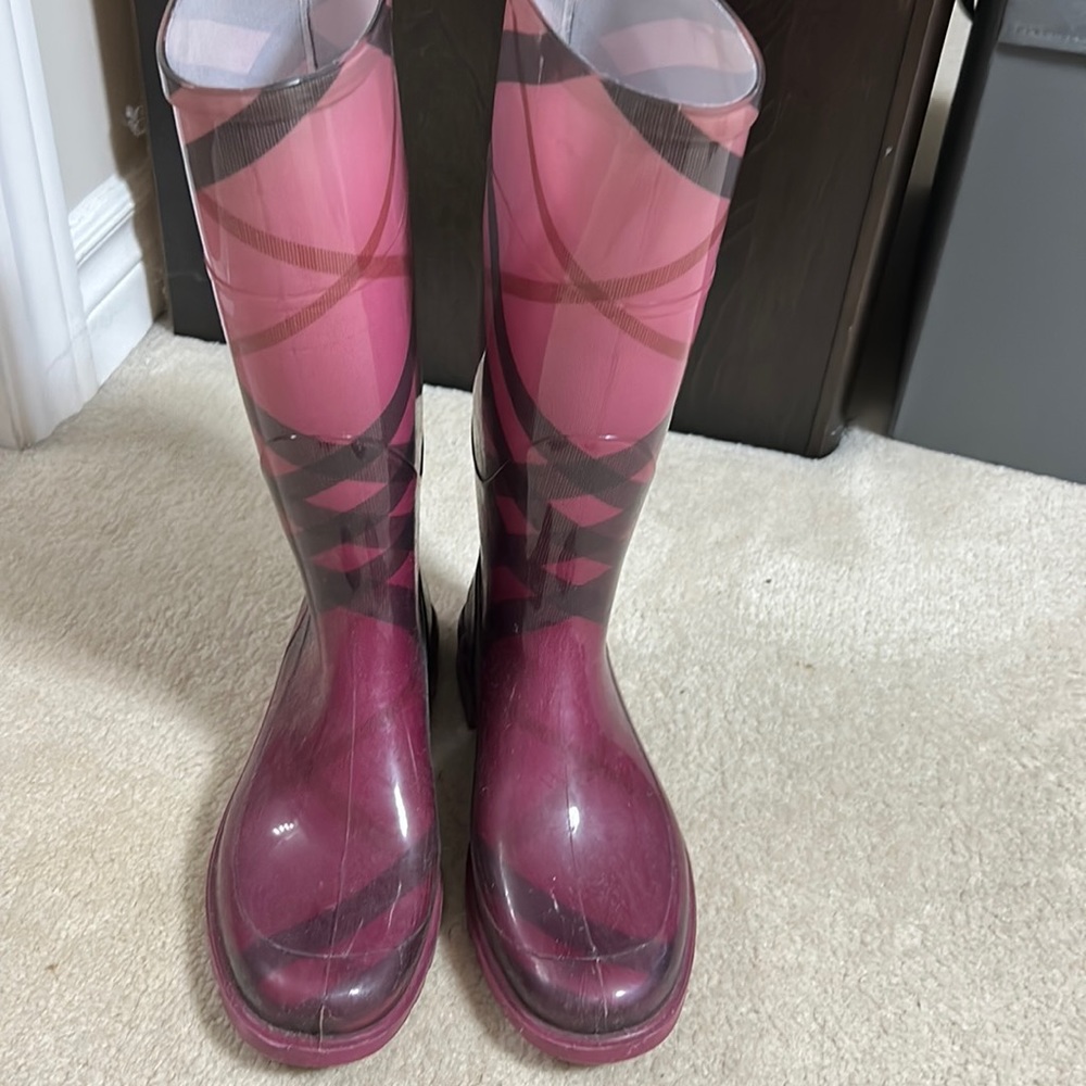 Women’s Burberry rubber boots. Size 38